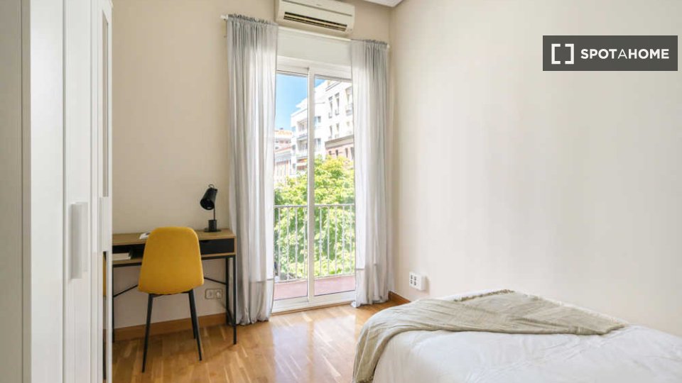 Double room Madrid, 7 beds — photo 43