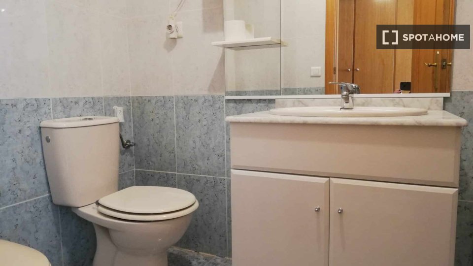 Double room Valencia, 3 beds — photo 3