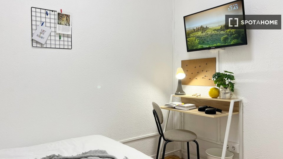 Double room Madrid, 6 beds — photo 3