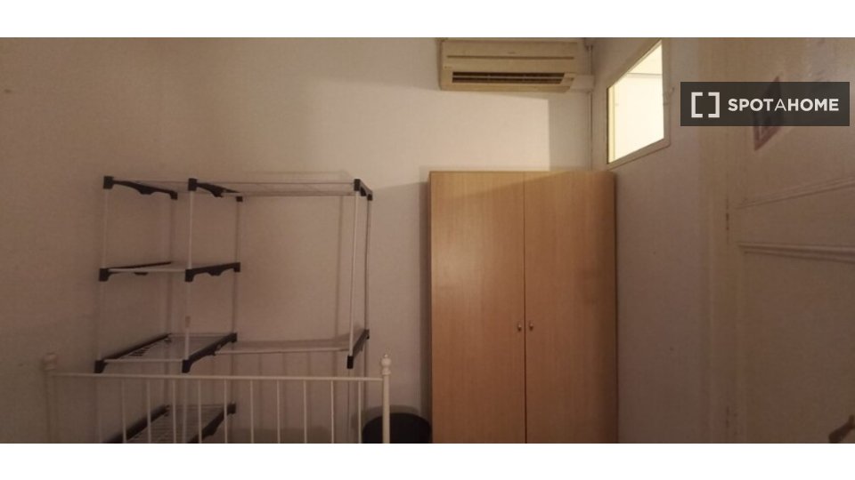 Double room Barcelona, 3 beds, 150m² — photo 10