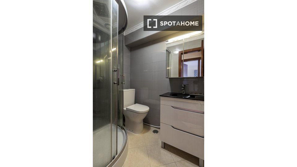 Double room Lisbon, 4 beds, 80m² — photo 7