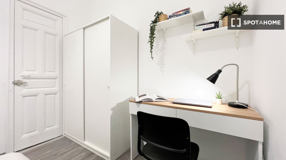 Double room Madrid, 6 beds, 100m² — photo 3