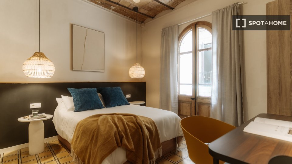 Double room Barcelona, 3 beds, 90m² — photo 7