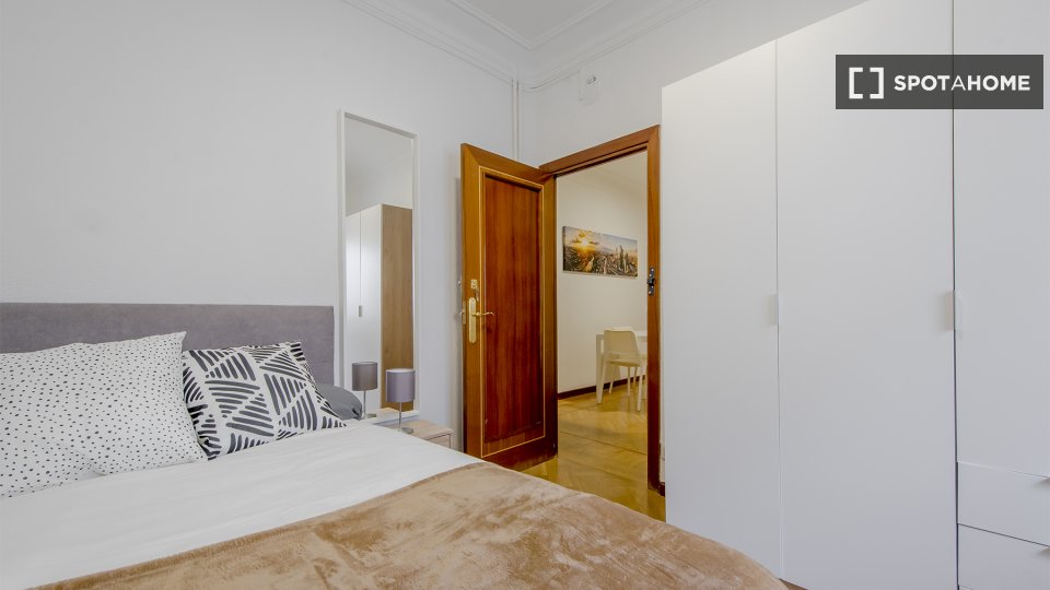 Double room Madrid, 5 beds, 110m² — photo 10