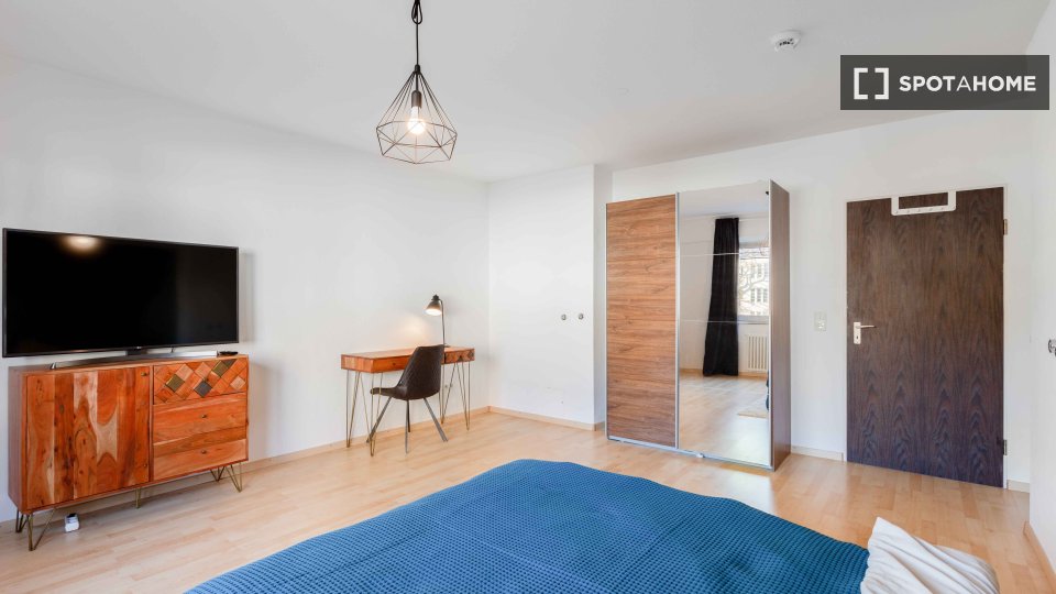 Double room Cologne, 5 beds, 151m² — photo 13