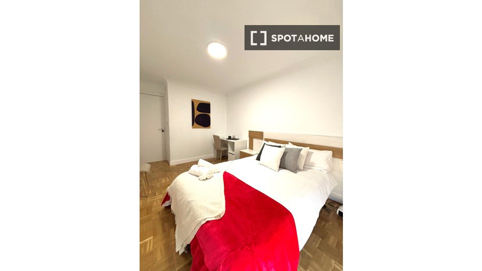 Double room Madrid, 8 beds, 160m² — photo 22