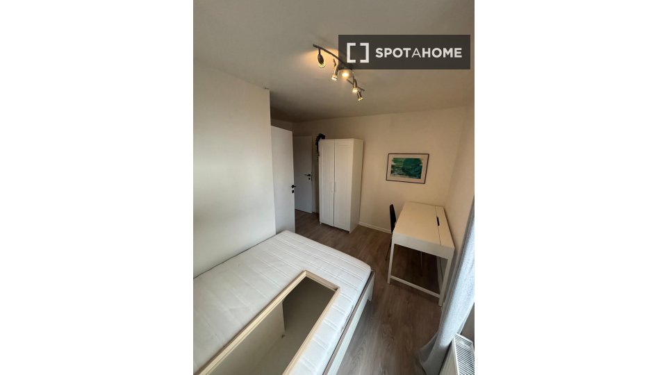 Double room Brussels, 5 beds, 14m² — photo 28