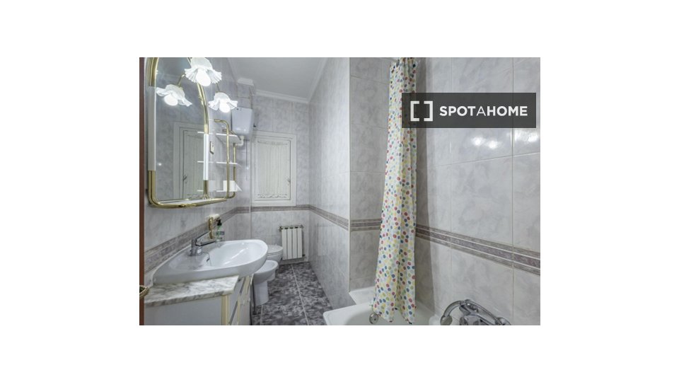 Double room Granada, 4 beds, 112m² — photo 16