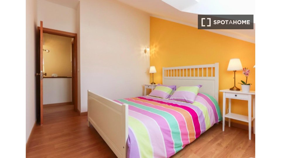 Double room Lisbon, 2 beds — photo 11