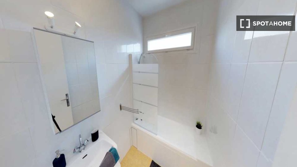 Double room Lyon, 5 beds, 120m² — photo 10