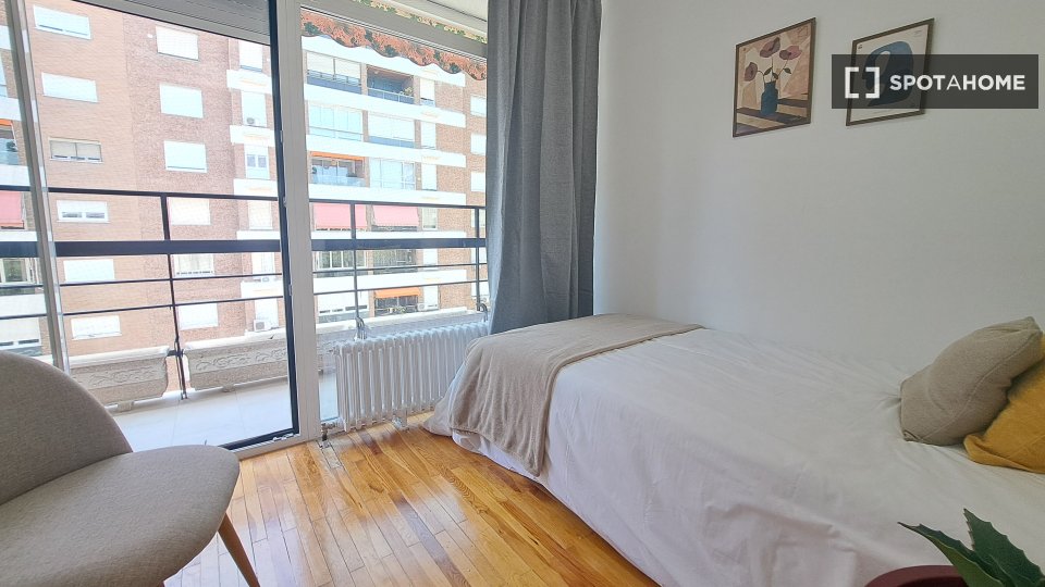 Double room Madrid, 14 beds, 200m² — photo 11