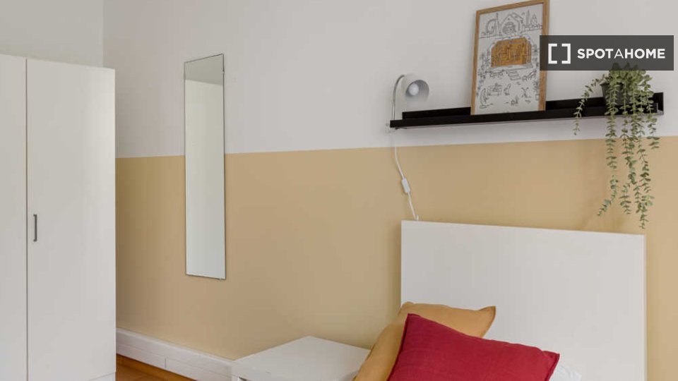 Double room Lisbon, 13 beds — photo 39