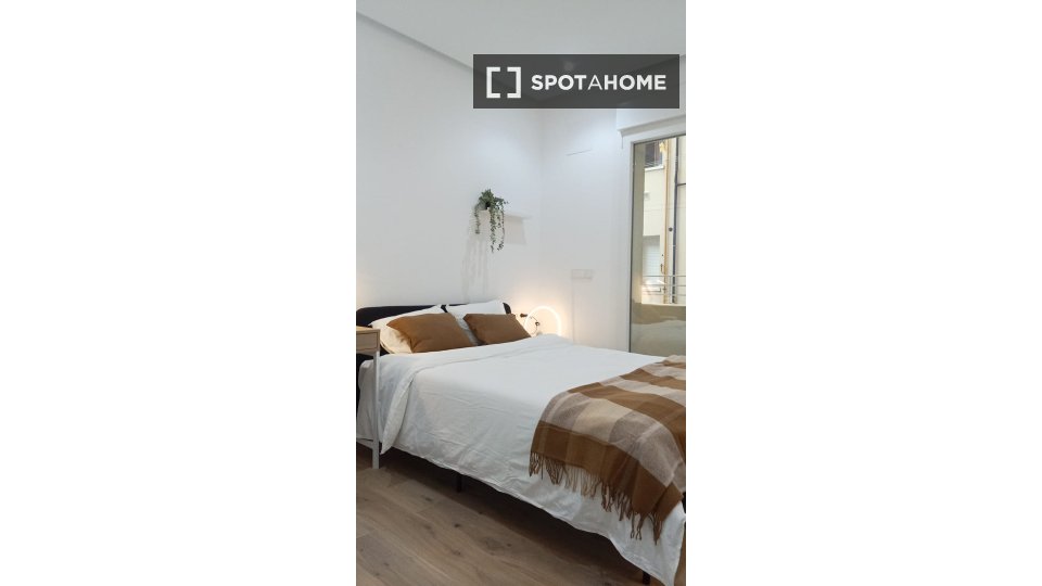 Double room Madrid, 7 beds — photo 37