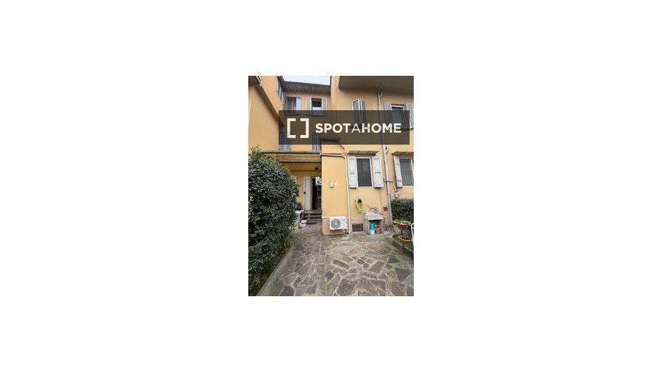 Double room Bologna, 3 beds — photo 9