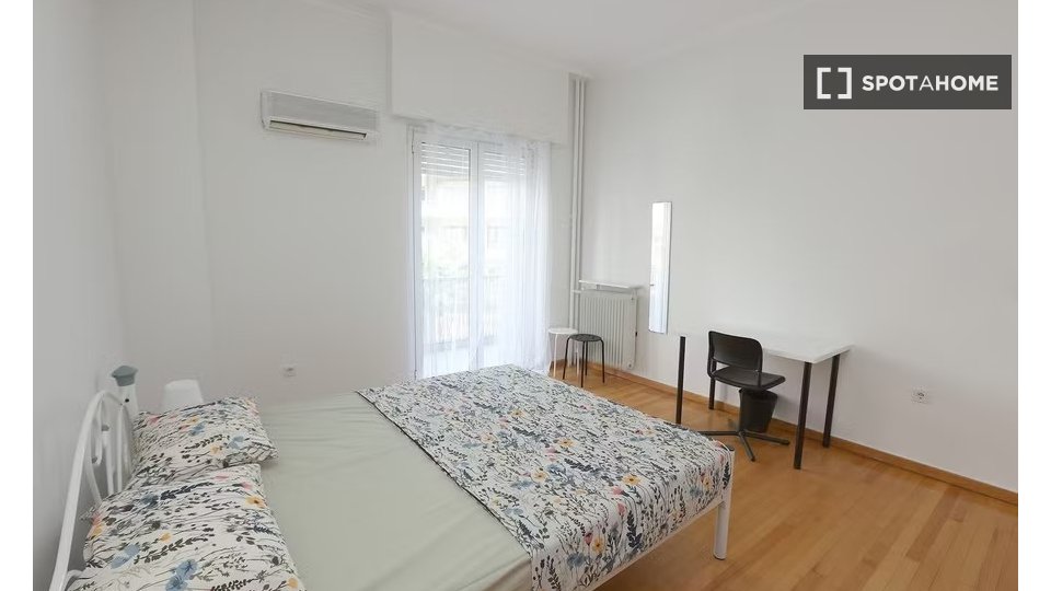 Double room Athens, 4 beds — photo 1