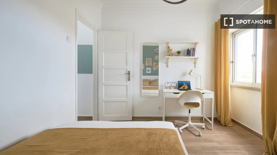 Double room Lisbon, 4 beds — photo 13