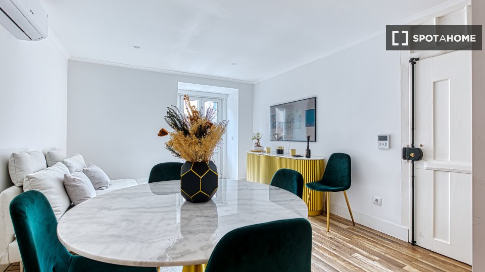 Apartment Lisbon, 1 bed, 70m² — photo 18