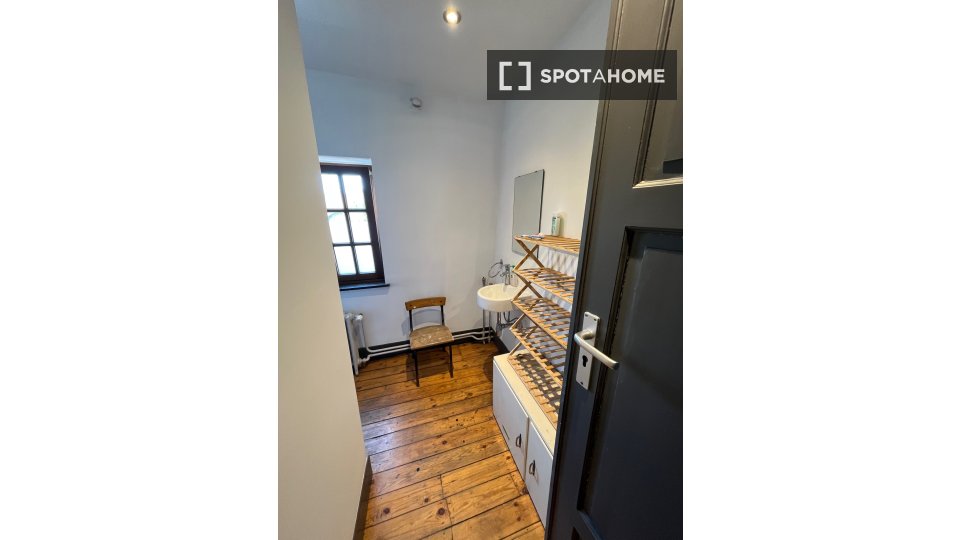 Double room Brussels, 2 beds, 23m² — photo 10