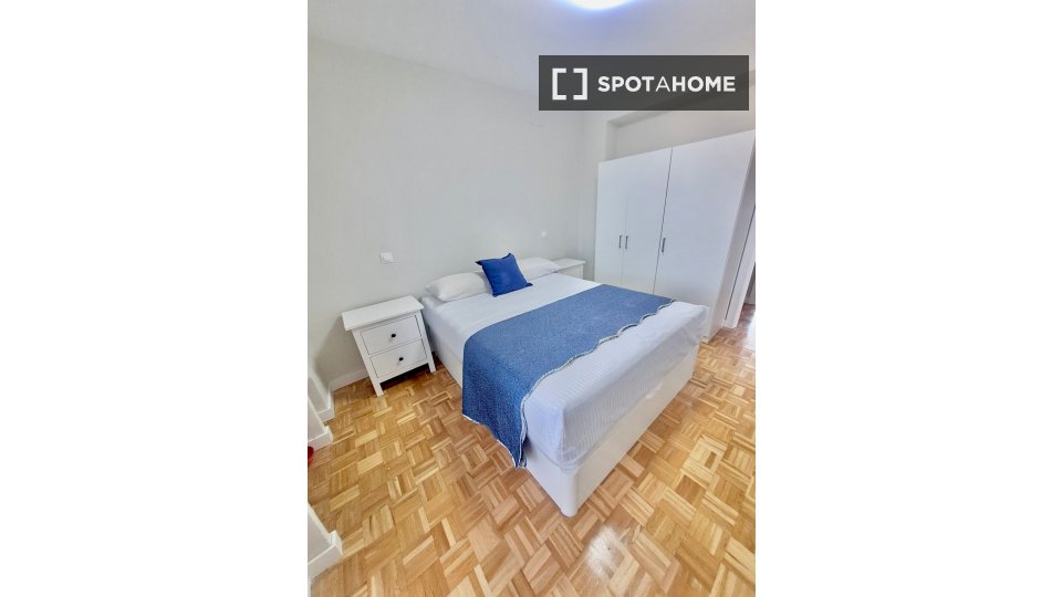 Double room Madrid, 5 beds — photo 15