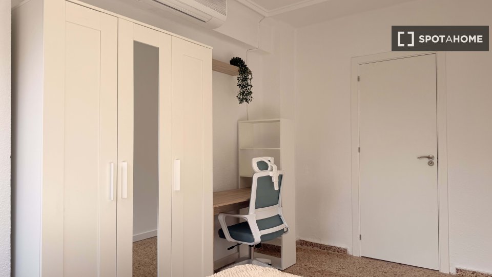 Double room Valencia, 5 beds — photo 14