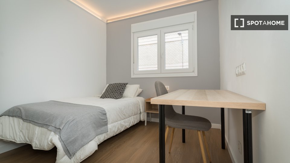 Double room Madrid, 5 beds — photo 4
