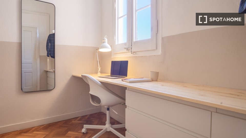 Double room Barcelona, 4 beds, 90m² — photo 10
