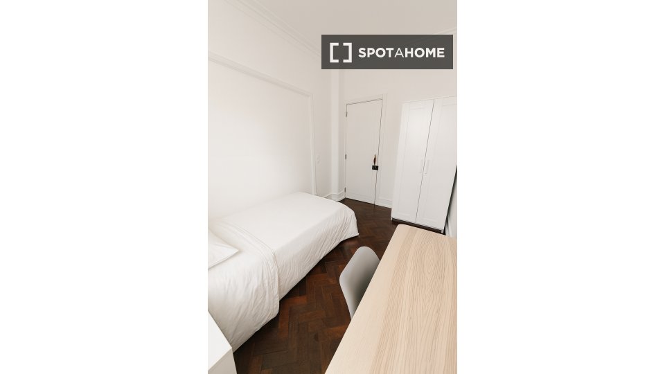 Double room Lisbon, 4 beds — photo 44