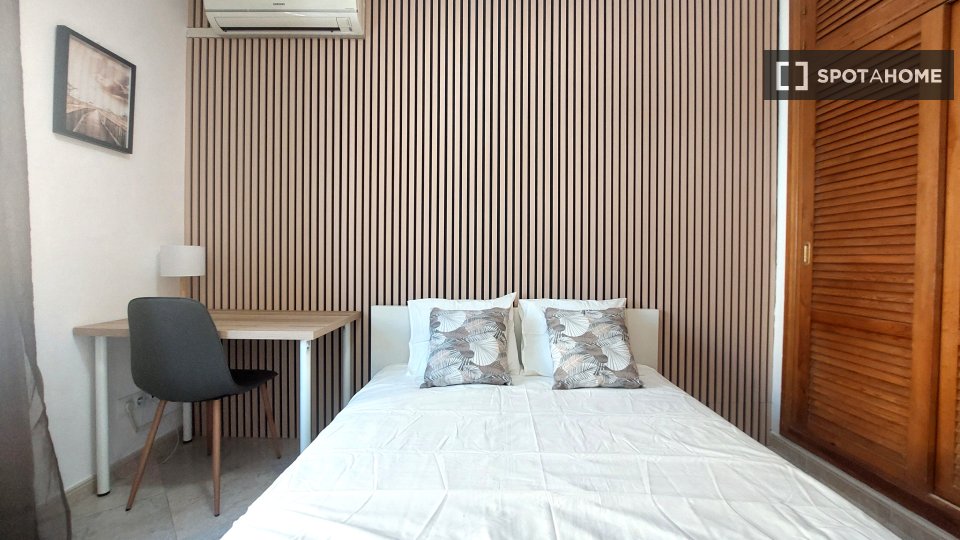 Double room Madrid, 4 beds, 95m² — photo 18