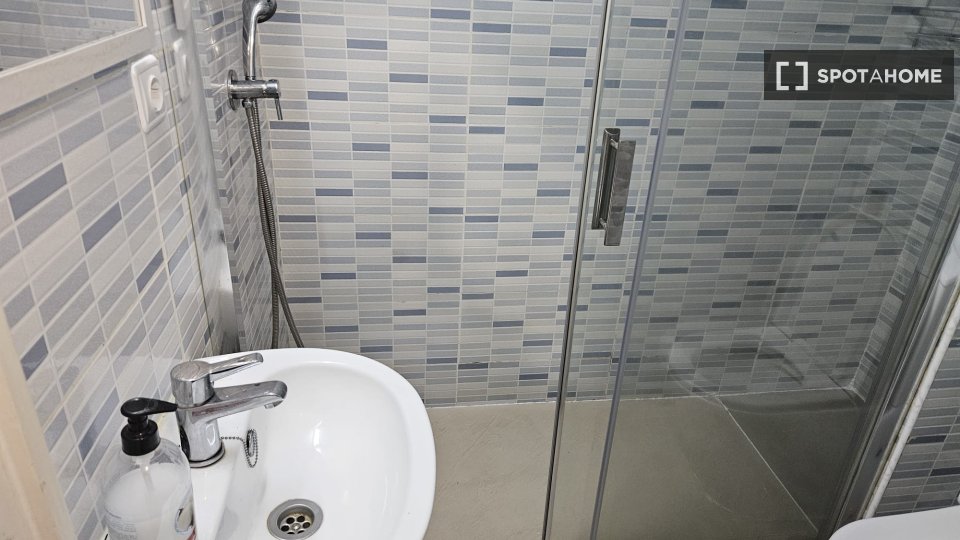 Double room Madrid, 12 beds — photo 6