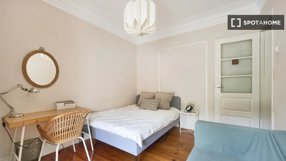 Double room Lisbon, 4 beds — photo 13