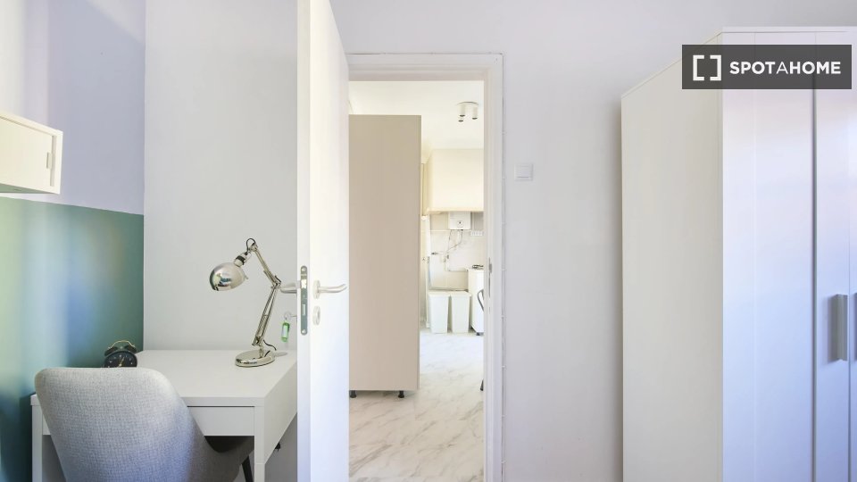 Double room Lisbon, 6 beds — photo 13