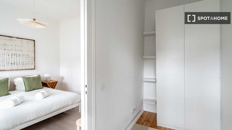 Apartment Lisbon, 2 beds, 70m² — photo 12