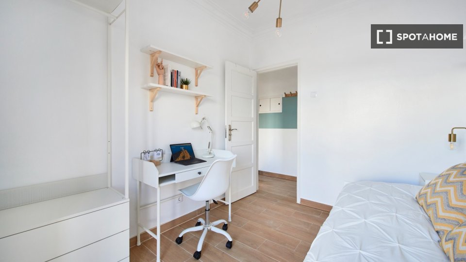 Double room Lisbon, 4 beds — photo 28