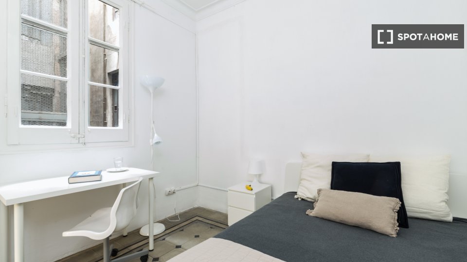 Double room Barcelona, 6 beds, 100m² — photo 18