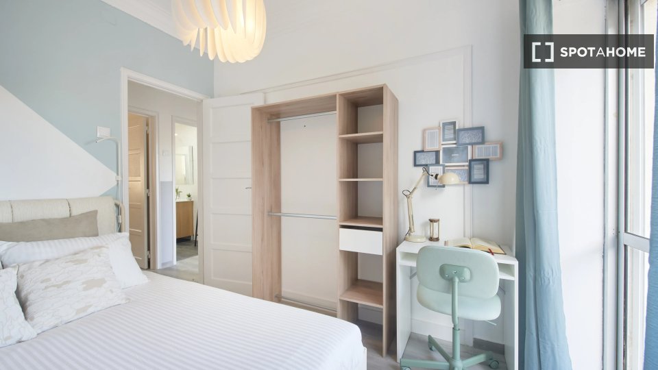 Double room Lisbon, 4 beds — photo 13