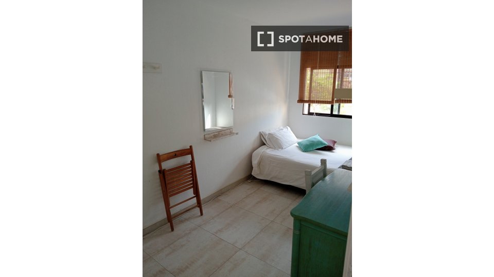 Double room Santa_Cruz_De_Tenerife, 3 beds, 75m² — photo 44