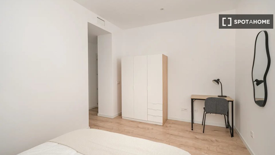 Double room Madrid, 5 beds — photo 17