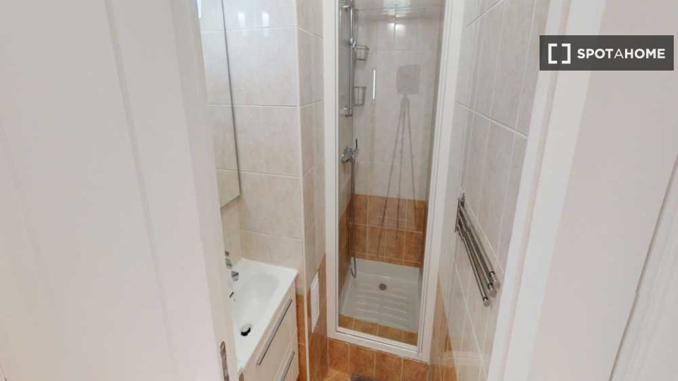 Double room Paris, 5 beds, 110m² — photo 9