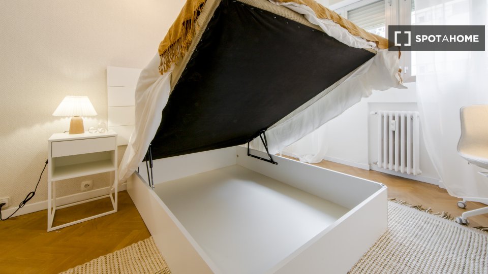 Double room Madrid, 9 beds — photo 12
