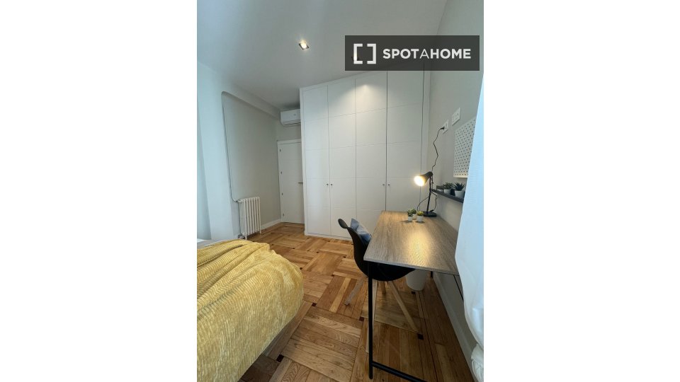 Double room Madrid, 8 beds, 139m² — photo 18