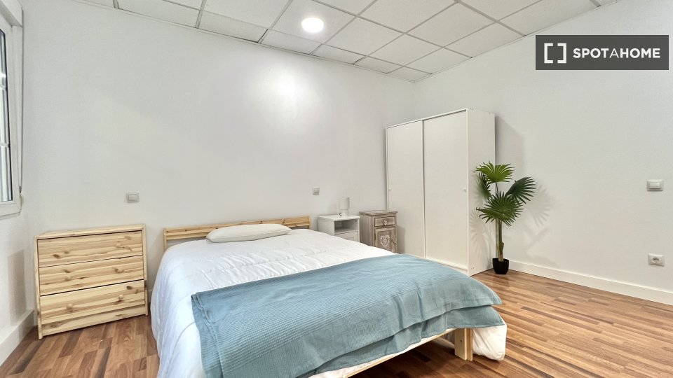 Double room Madrid, 7 beds, 230m² — photo 6