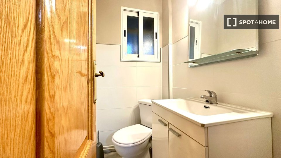 Double room Madrid, 4 beds — photo 40