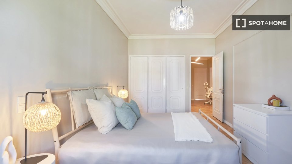 Double room Lisbon, 9 beds — photo 14