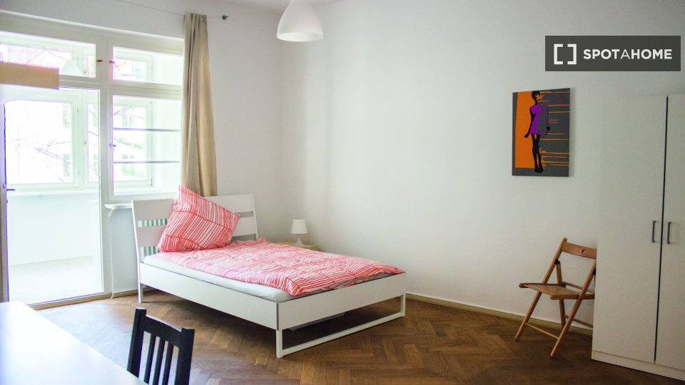 Double room Berlin, 6 beds, 149m² — photo 9