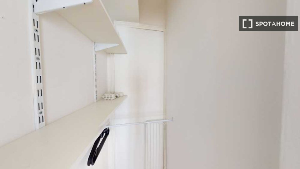 Double room Paris, 3 beds, 80m² — photo 5