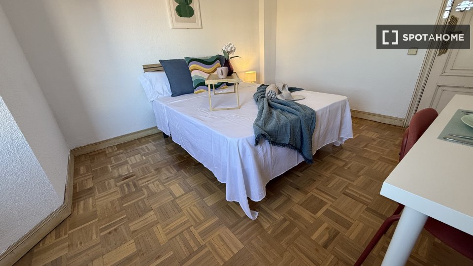 Double room Madrid, 6 beds — photo 18