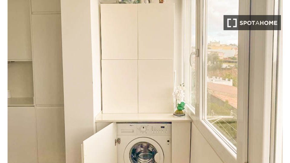 Apartment Lisbon, 2 beds, 61m² — photo 10