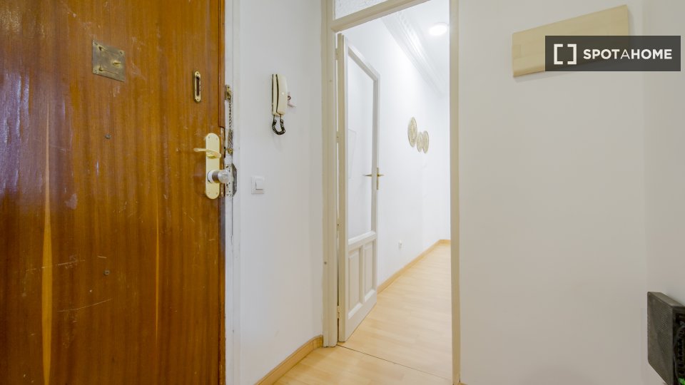 Double room Madrid, 4 beds, 70m² — photo 3