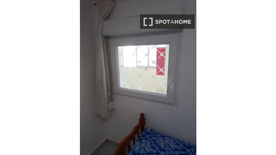 Double room Madrid, 3 beds, 50m² — photo 17