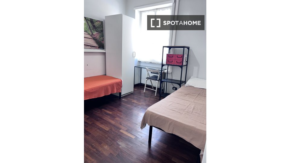 Double room Rome, 3 beds — photo 38